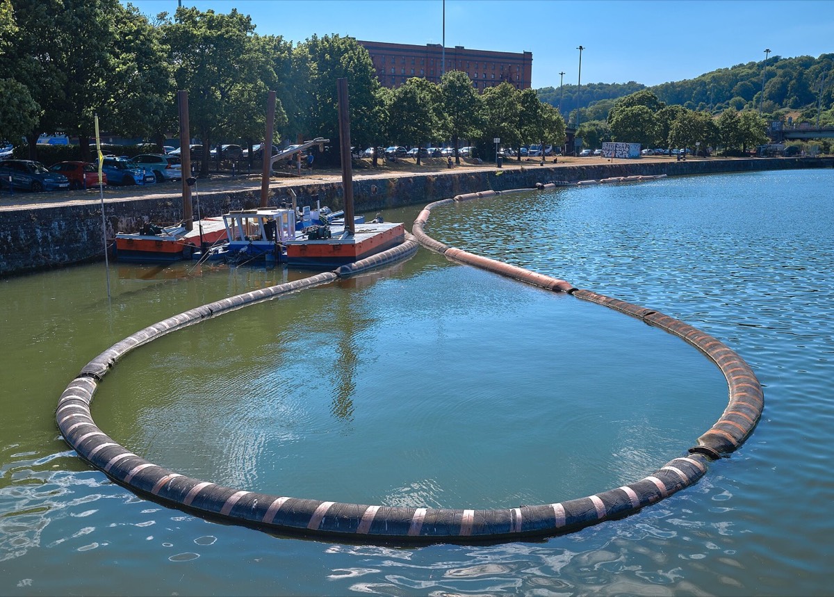 Reference photograph: Pipeline and Dredger - geograph.org.uk - 8366427.jpg