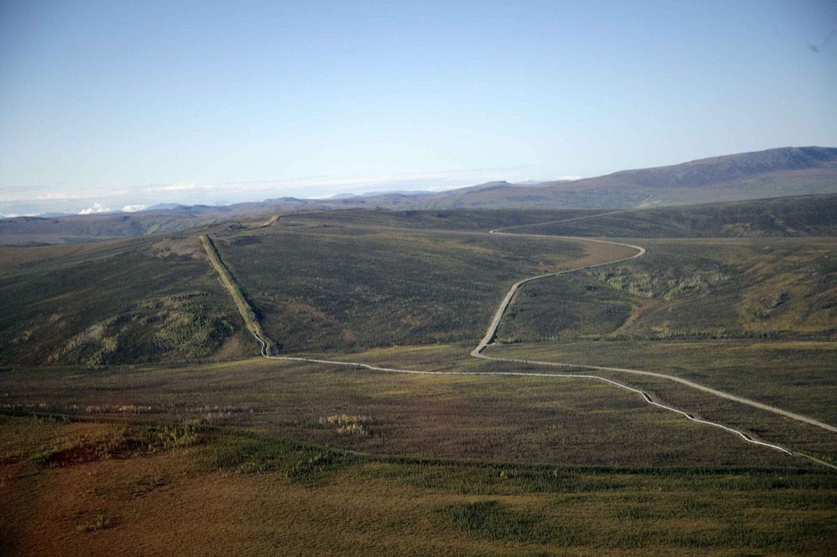 Reference photograph: Aerial view of the trans Alaska oil pipeline.jpg
